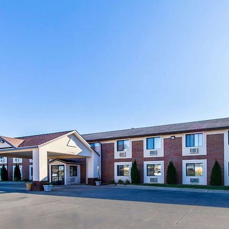 Quality Inn & Suites Ottumwa North Exterior photo