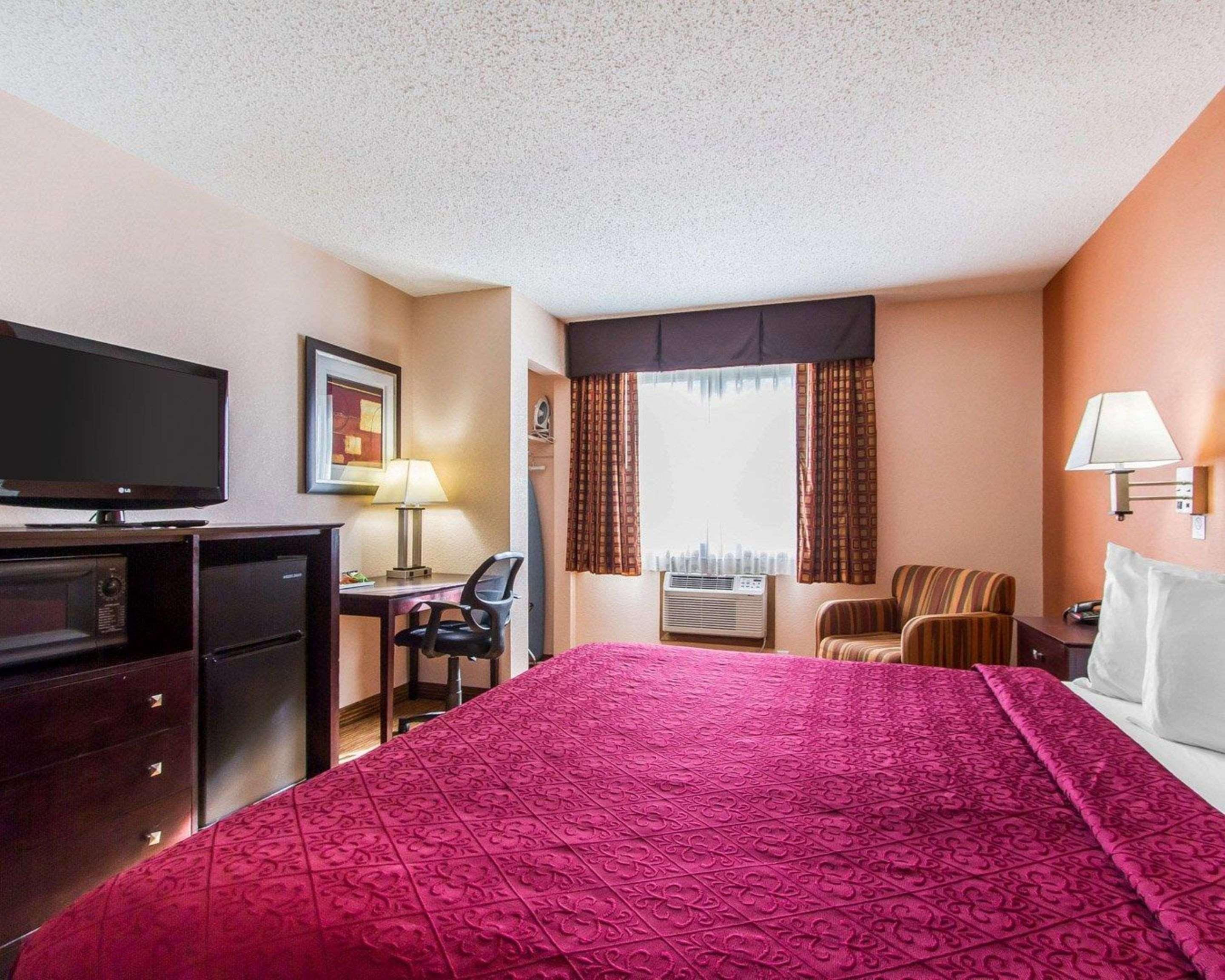 Quality Inn & Suites Ottumwa North Exterior photo