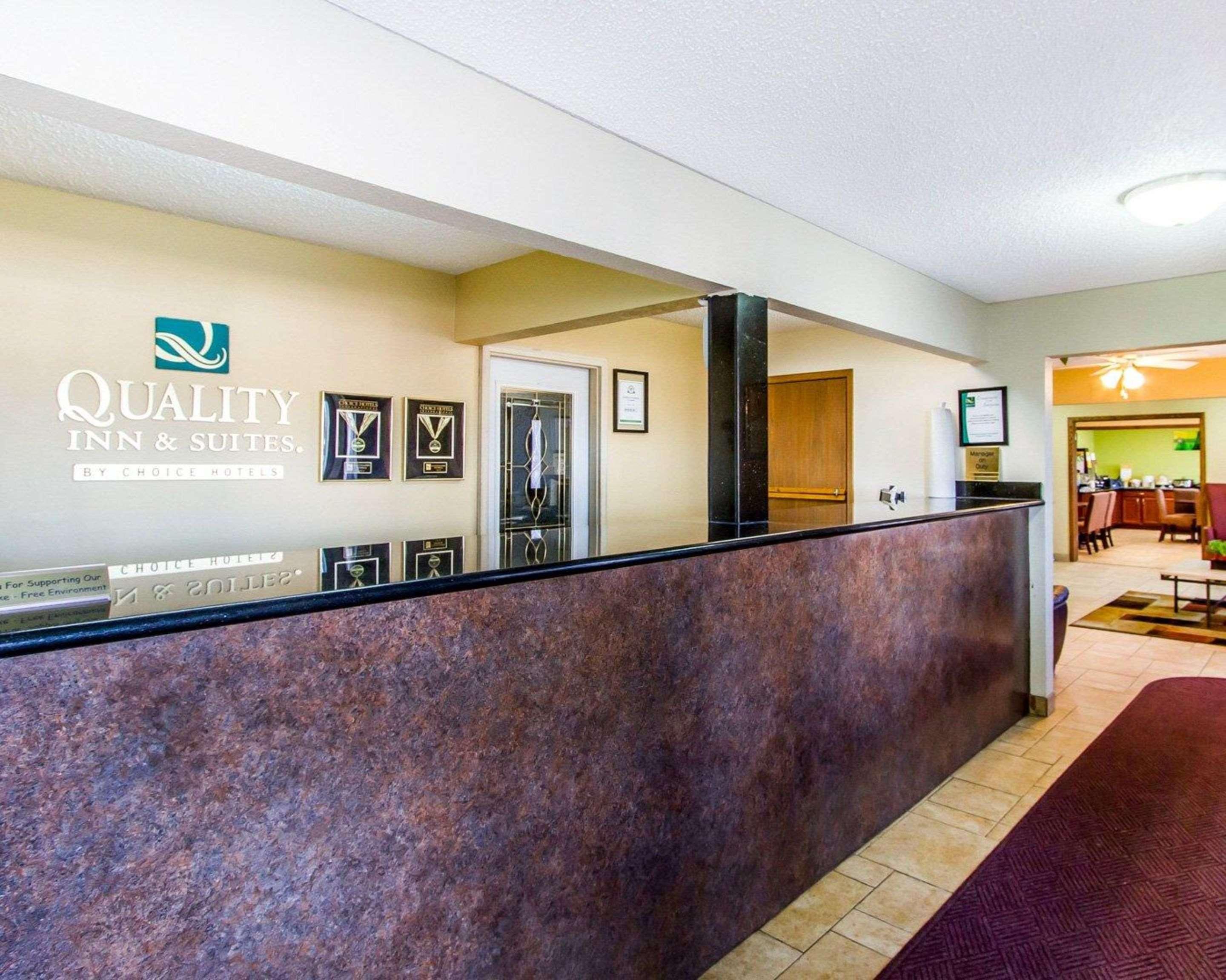 Quality Inn & Suites Ottumwa North Exterior photo