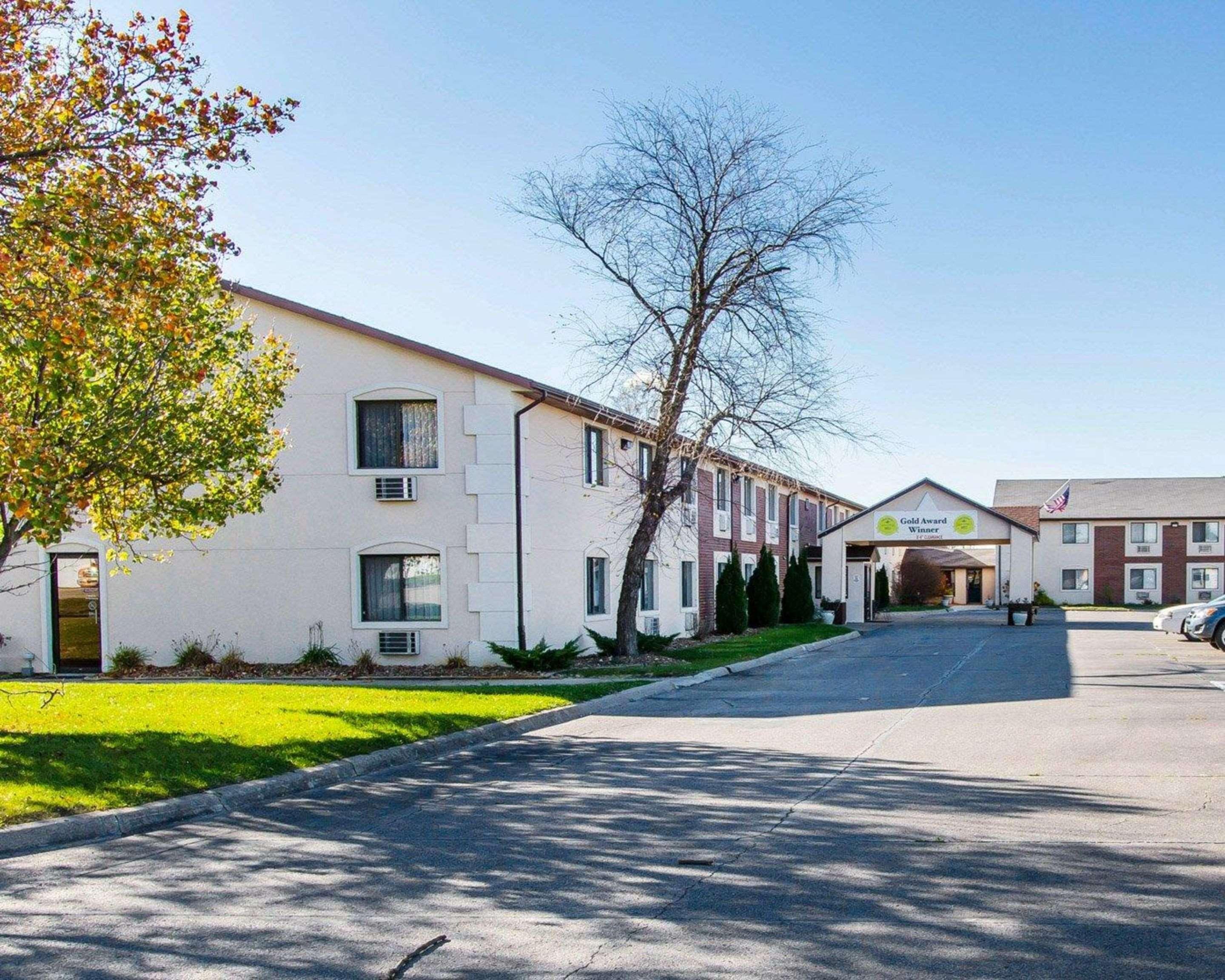 Quality Inn & Suites Ottumwa North Exterior photo