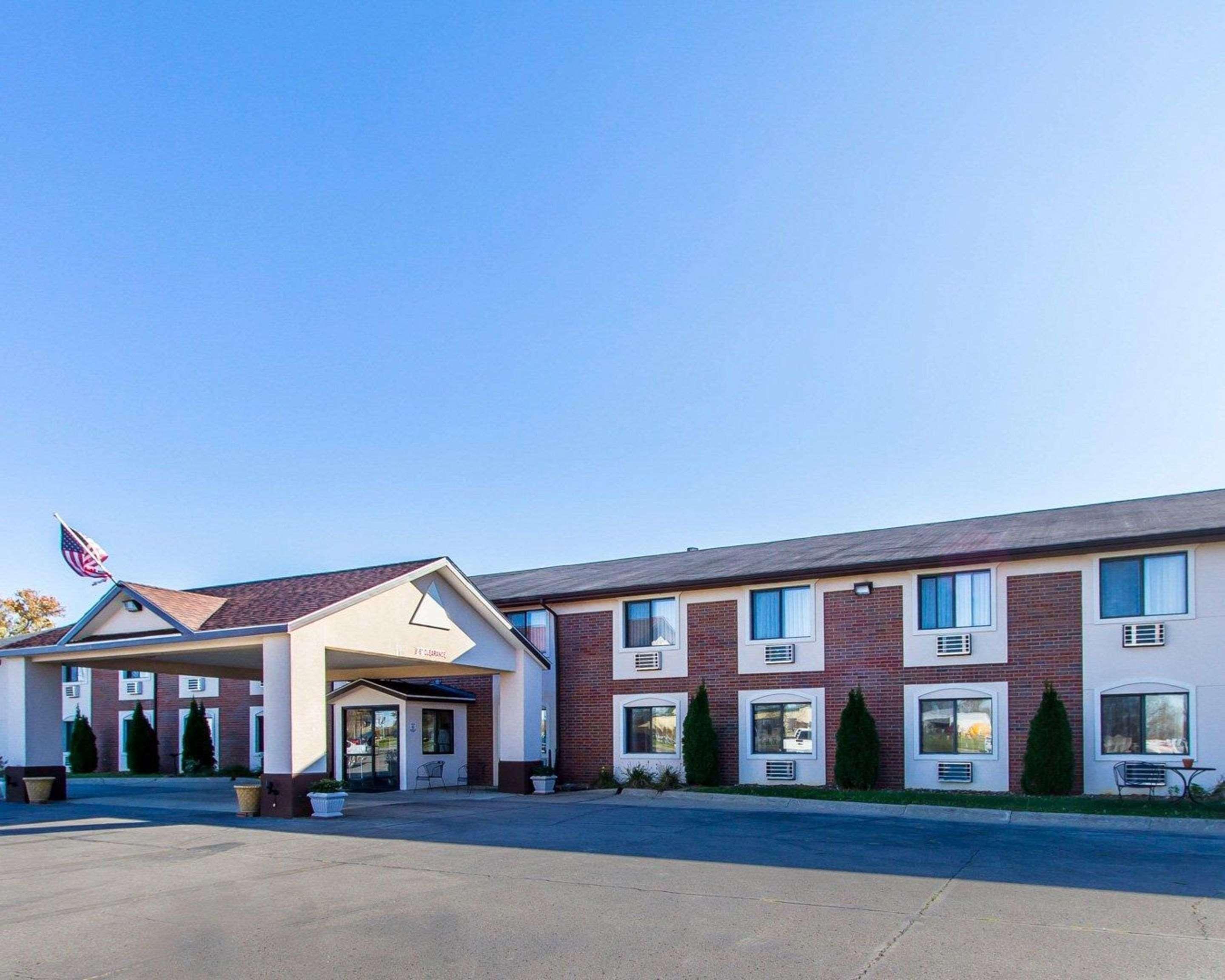 Quality Inn & Suites Ottumwa North Exterior photo
