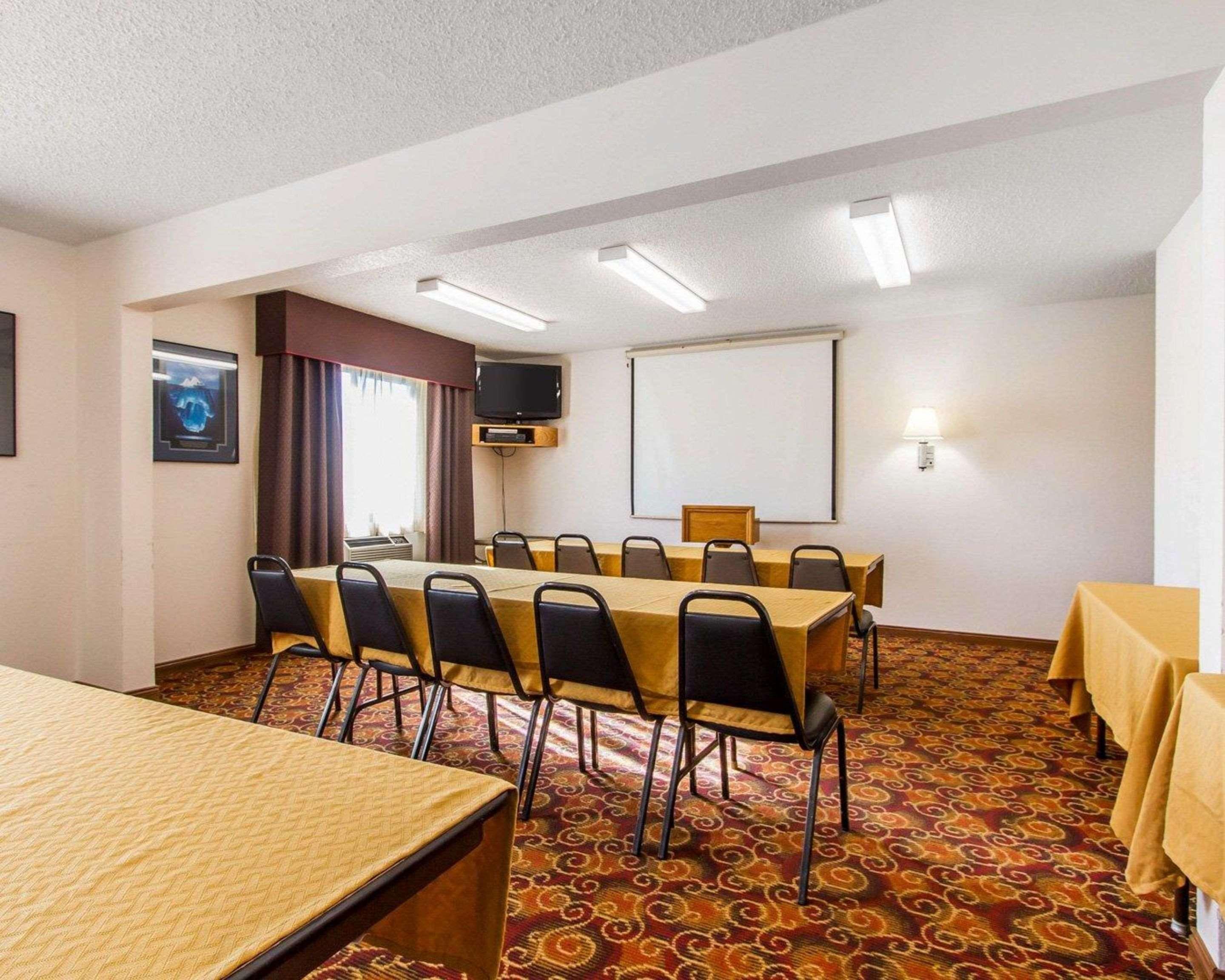 Quality Inn & Suites Ottumwa North Exterior photo