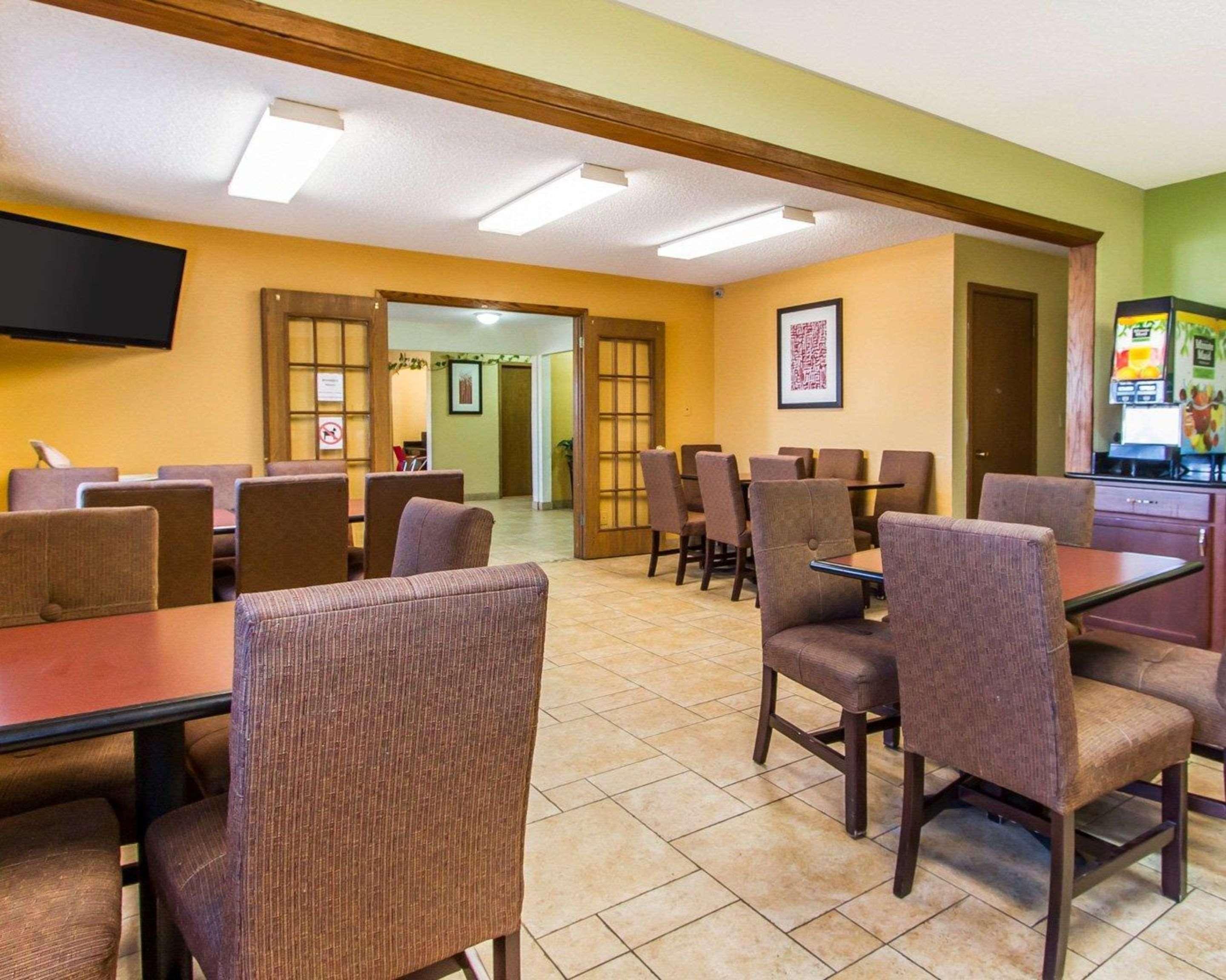 Quality Inn & Suites Ottumwa North Exterior photo
