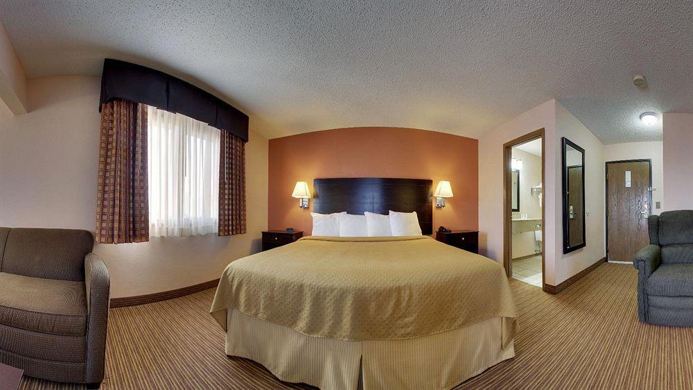 Quality Inn & Suites Ottumwa North Exterior photo