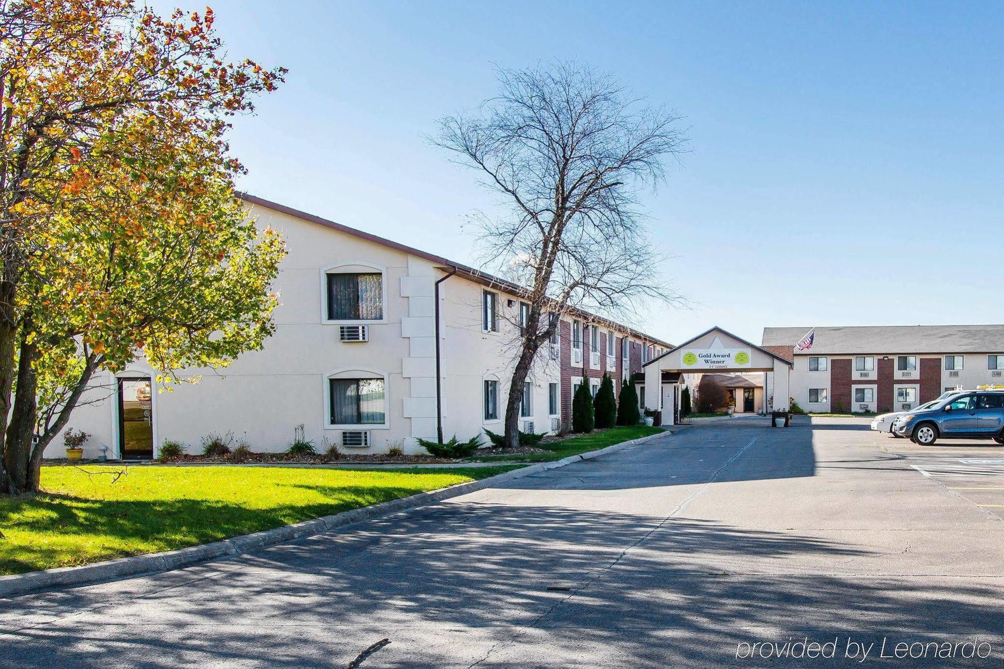 Quality Inn & Suites Ottumwa North Exterior photo