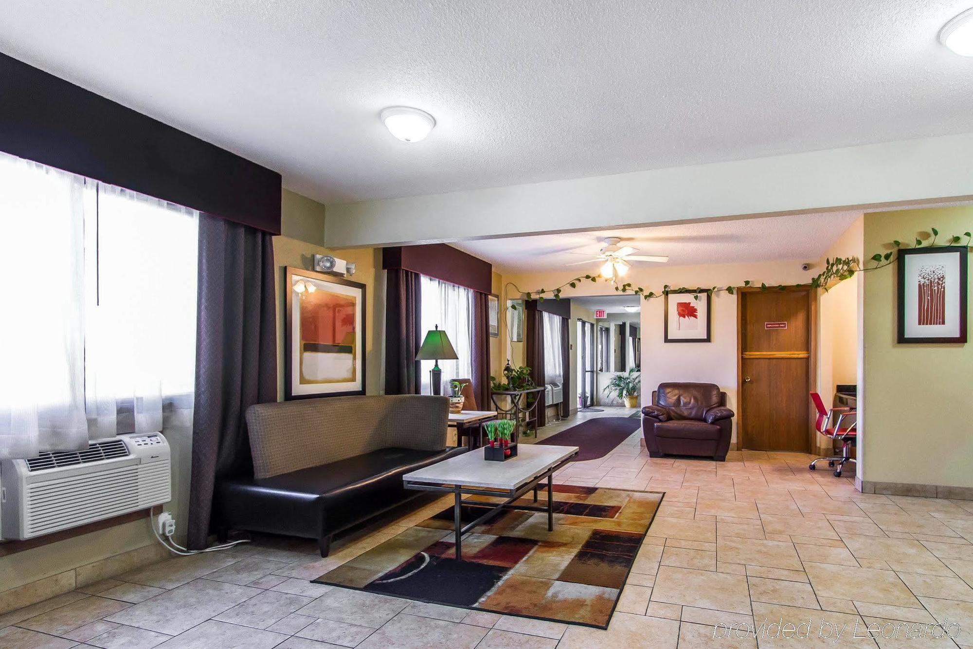 Quality Inn & Suites Ottumwa North Exterior photo