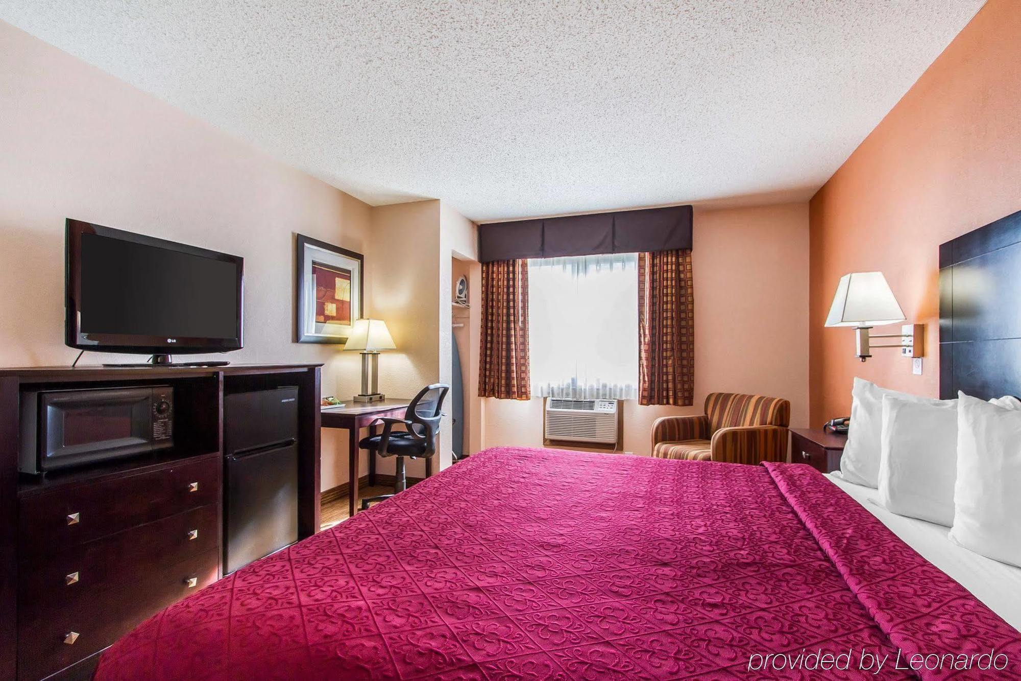 Quality Inn & Suites Ottumwa North Exterior photo