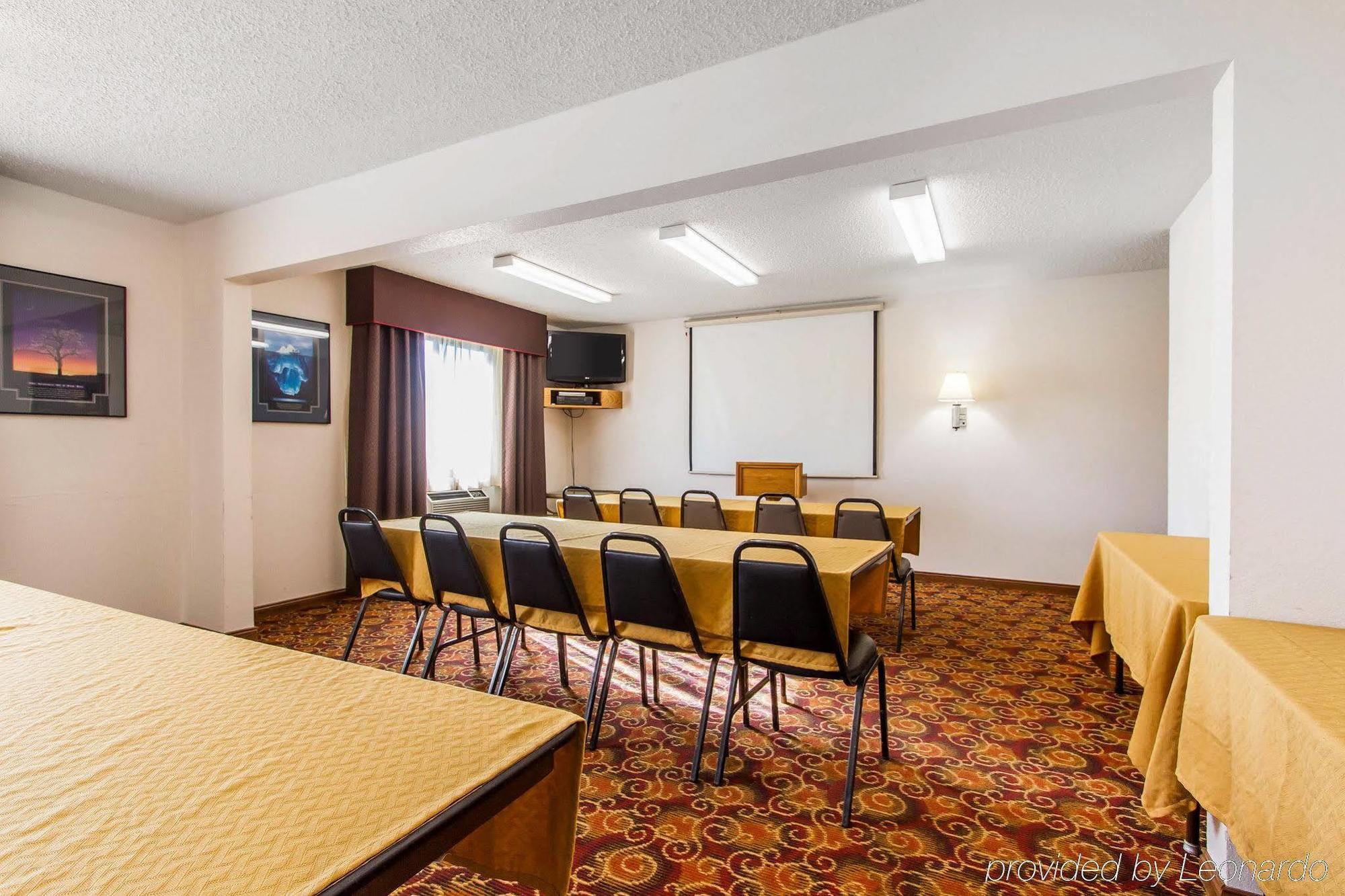 Quality Inn & Suites Ottumwa North Exterior photo